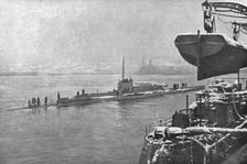 La Paix Victorieuse; En rade par temps de neige: un grand monitor submersible britannique..., 1919. Creator: Unknown