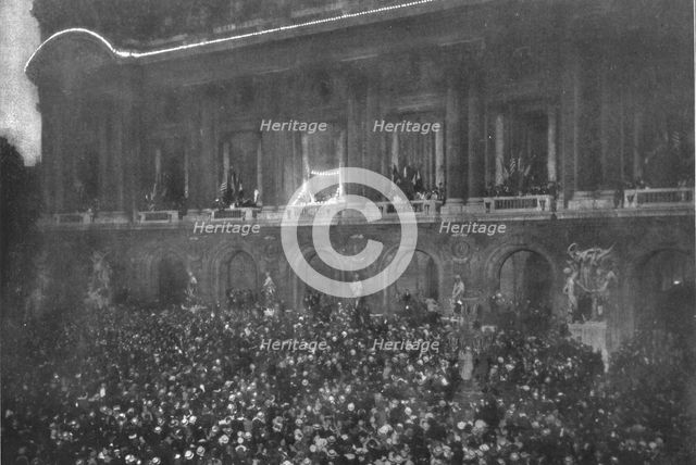 La paix est signee; au balcon de l'opera, Mlle Demougeot chante la "Marseillaise" reprise..., 1919. Creator: Jean Clair-Guyot.