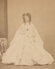 La peignoir plisié, 1860s. Creator: Pierre-Louis Pierson