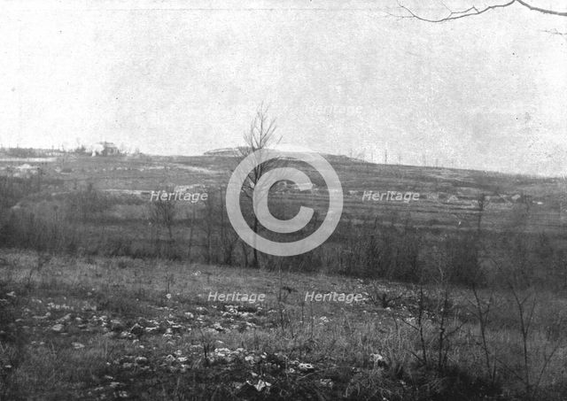 'La perte du fort de Vaux; Silhouette, vue du Sud-Est, du fort de Vaux attaque par..., 1916 (1924) Creator: Unknown.
