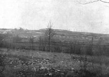 La perte du fort de Vaux; Silhouette, vue du Sud-Est, du fort de Vaux attaque par..., 1916 (1924) Creator: Unknown