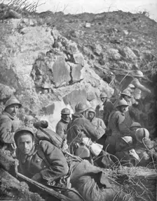 La phase triomphante de Verdun; Nos coloniaux dans les fosses du fort de Douaumont 1916. Creator: Unknown