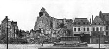 'La pression Croissante de Foch; les ruines de la collegiale de Saint-Quentin degagee..., 1918. Creator: Unknown