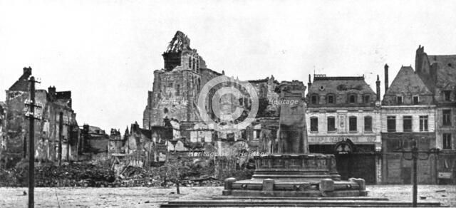''La pression Croissante de Foch; les ruines de la collegiale de Saint-Quentin degagee..., 1918. Creator: Unknown.