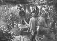 'La preparation d'artillerie; La manoeuvre d'une piece de 280 1916 (1924) Creator: Unknown