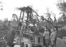 'La preparation d'artillerie; une piece du 240 en action 1916 (1924). Creator: Unknown