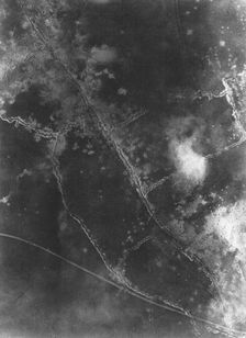 La preparation de l'offensive de la Somme; destruction des tranchees ennemies, 2. Au..., 1916. Creator: Unknown