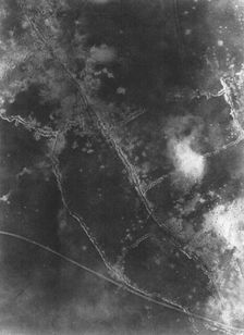 La preparation de l'offensive de la Somme; destruction des tranchees ennemies, 2. Au..., 1916. Creator: Unknown