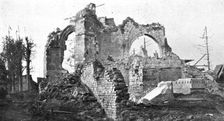 La pris de Clery-sur-Somme (3 septembre); Entrée principale et ruines de l'eglise 1916. Creator: Unknown