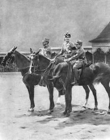 La Roumanie dans la Guerre; Les souverains de Roumanie et leur second fils pendant une revue a Buca Creator: Unknown