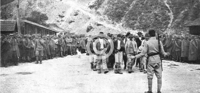 'La Roumanie Envahie; Dans la vallee de l'Oltu: prisonniers autrichiens et paysans saxons de transyl Creator: Unknown.