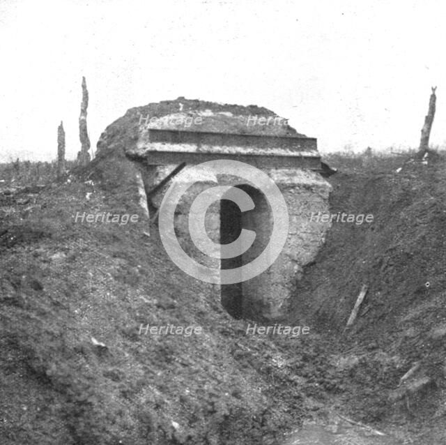 'La retraite allemande; A Gommecourt: entrée de sous-sol ayant servi d'abri', 1917. Creator: Unknown.