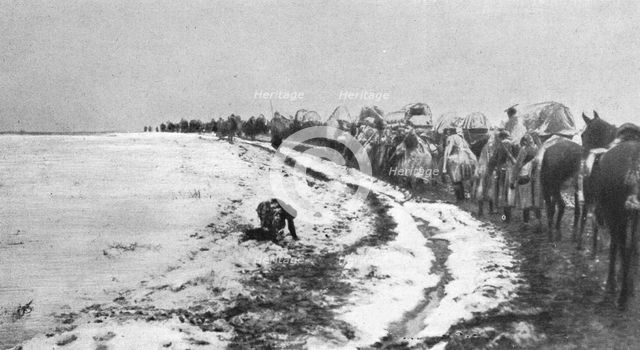 ''La retraite de l'armee serbe a travers la plaine de Kossovo.'. Creator: Unknown.