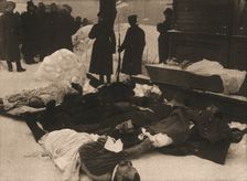 La Revolution Russe; Apres une journee sanglante: un factionnaire garde-les morts 1917. Creator: Unknown