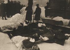 La Revolution Russe; Apres une journee sanglante: un factionnaire garde-les morts 1917. Creator: Unknown