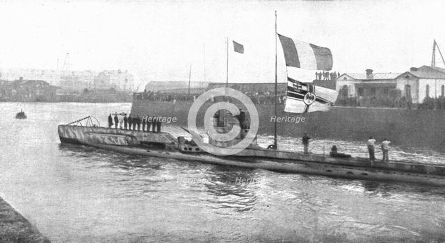 'La Reddition de la Flotte Allemande; entrée dans les bassins de l'arsenal de Cher..., 1918. Creator: Unknown.