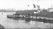La Reddition de la Flotte Allemande; entrée dans les bassins de l'arsenal de Cher..., 1918. Creator: Unknown