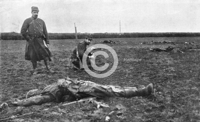 ''La reprise de Vermelles; L'identification des morts, apres le combat', 1914. Creator: Unknown.