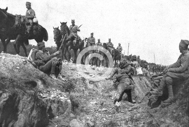 'La resistance Serbe; Troupes serbes, ramenees de la frontiere bulgare, pour e'tre...1915 (1924). Creator: Unknown.