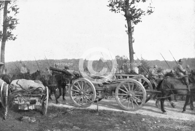 'La rupture de Chemin des Dames; La cavalerie et l'artillerie de la 10e armee montant aux..., 1918. Creator: Unknown.