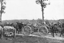 La rupture de Chemin des Dames; La cavalerie et l'artillerie de la 10e armee montant aux..., 1918. Creator: Unknown