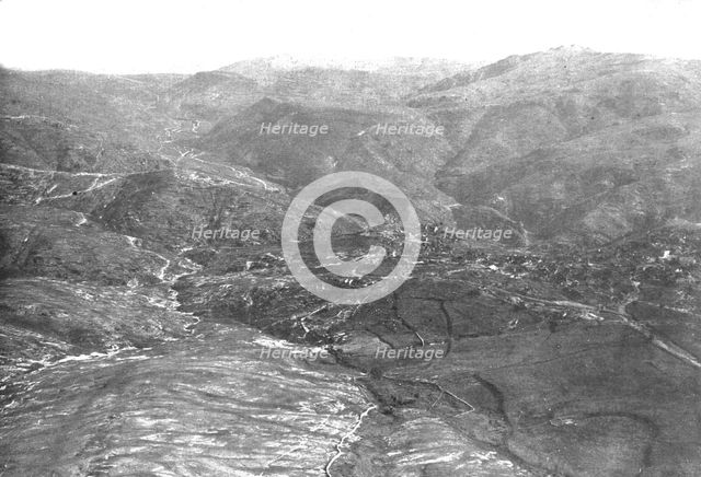 ''La rupture des lignes Bulgares; Un aspect caracteristique du terrain ou s'opera la..., 1918. Creator: Unknown.