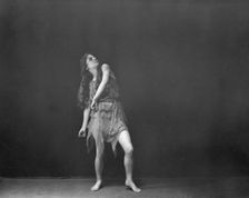 La Tour, Miss, 1919 June 25. Creator: Arnold Genthe