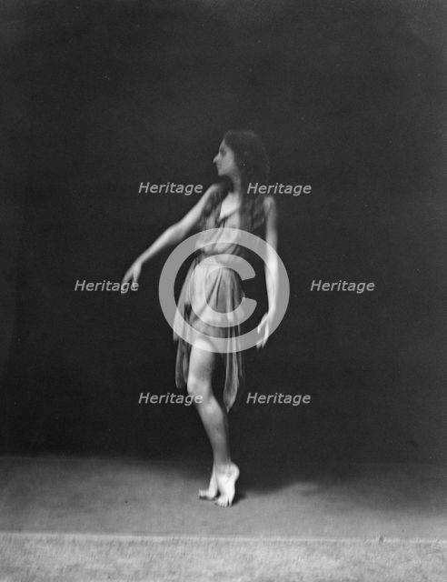 La Tour, Miss, 1919 June 25. Creator: Arnold Genthe.