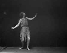 La Tour, Miss, 1919 June 25. Creator: Arnold Genthe