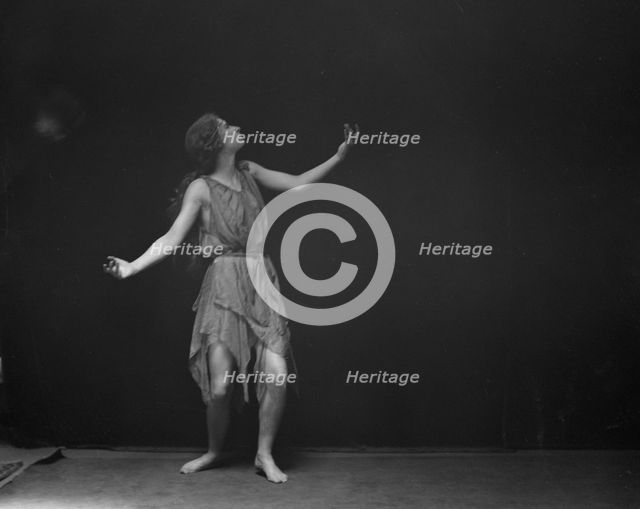 La Tour, Miss, 1919 June 25. Creator: Arnold Genthe.