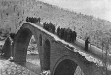 La tragedie Serbe; L'atat-major general serbe, en retraite a travers l'Albanie..., 1916. Creator: Unknown