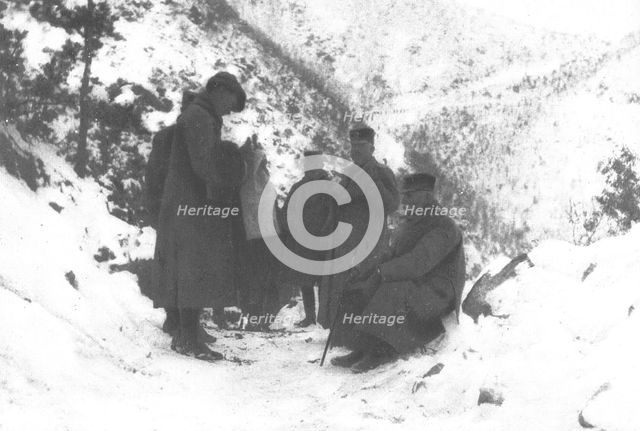 'La tragique retraite Serbe; Le vieux roi traversant a pied les montagnes d'Albanie..., 1915 (1924). Creator: Unknown.