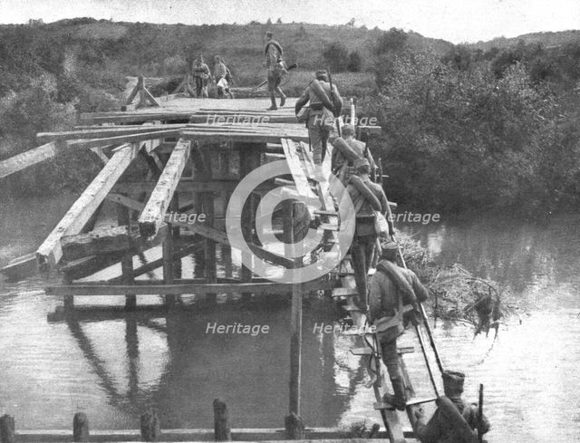 'La tragique retraite Serbe; Un pont sur la Koloubara qui a ete pris, repris, detruit..., 1915 (1924 Creator: Vladimir Betzitch.