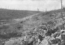 La troisieme phase de la Bataille; Au flanc d'un ravin, sur la rive droite de la Meus... 1916 (1924 Creator: Unknown