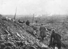 La victoire de Douaumont; un coup de main, le 22 octobre, dans le ravin des..., 1916. Creator: Unknown