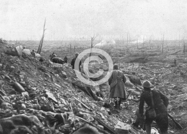 'La victoire de Douaumont; un coup de main, le 22 octobre, dans le ravin des..., 1916. Creator: Unknown.