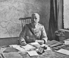 La victoire de Douaumont-Vaux (24 octobre-2 novembre 1916); le general Nivelle, commandant..., 1916 Creator: Unknown