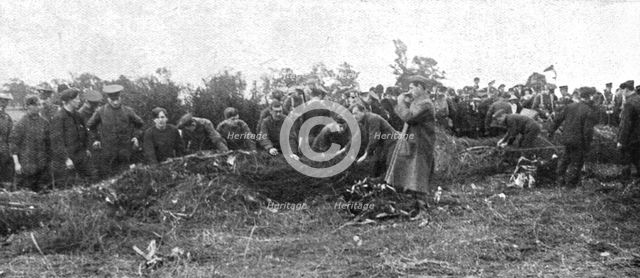 'La victoire de l'avion;Les depouilles du vaincu: des soldats roulent comme un immense tapis, l'amas Creator: Unknown.