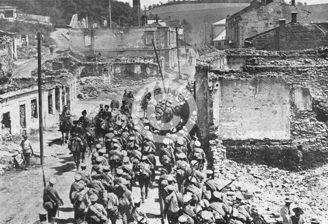 ''La victorieuse offensive Russe; Enree de nos allies dans Boutchatch, en Galicie', 1916. Creator: Unknown.