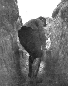'La vie en Campagne; Dans lla tranchee, l'observateur se sert du periscope 1914. Creator: Unknown