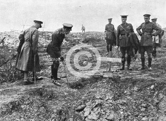 'La visite du roi d'Angleterre a ses armees et au front Belge', 1916. Creator: Unknown.