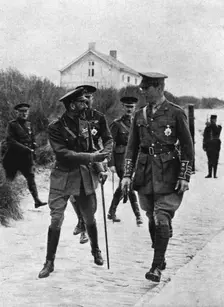 La visite du roi d'Angleterre a ses armees et au front Belge 1916. Creator: Unknown