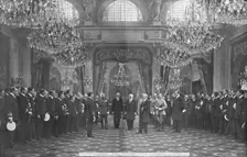La visite des Marins Britanniques a Paris; le 23 avril 1919, dans la Grande Salle des..., 1919. Creator: Unknown