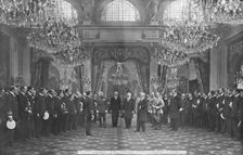 La visite des Marins Britanniques a Paris; le 23 avril 1919, dans la Grande Salle des..., 1919. Creator: Unknown