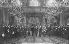 La visite des Marins Britanniques a Paris; le 23 avril 1919, dans la Grande Salle des..., 1919. Creator: Unknown