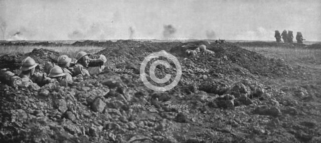 'L'Attaque du 5 mai 1917 sur le Chemin des Dames; La sortie, par petits groupes, des..., 1917. Creator: Unknown.
