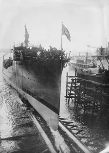 Launch of WAINWRIGHT, 1915. Creator: Bain News Service