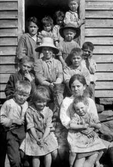 Laurel Wheeler and family, Buena Vista, Rockbridge County, Virginia, USA, 1916-1918. Artist: Cecil Sharp