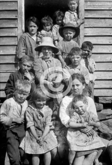 Laurel Wheeler and family, Buena Vista, Rockbridge County, Virginia, USA, 1916-1918. Artist: Cecil Sharp