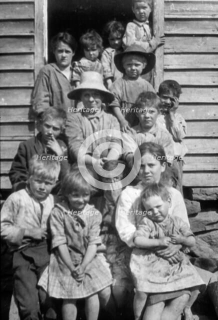 Laurel Wheeler and family, Buena Vista, Rockbridge County, Virginia, USA, 1916-1918. Artist: Cecil Sharp